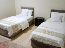 جناح فاخر غرفتين نوم وصالة تلفزيون لشخصين مع أطفال