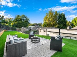 Freshly Built Near Universal Studios and Hollywood - Private Garage and Driveway Parking Near Sofi Stadium, готель у місті Шерман-Окс