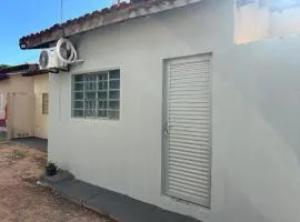 Suíte completa com cozinha no centro de Aquidauana