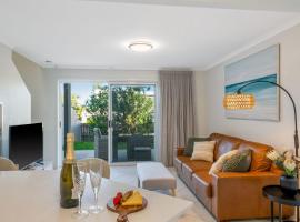 Sunrise SeaBreeze - Private townhouse in Sunrise Beach, Hotel in Sunrise Beach