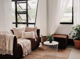 El Kim Suites, מלון בBoac