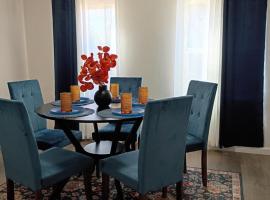 Peaceful Country Stay, Blue Home in Fresno, hotel a Fresno