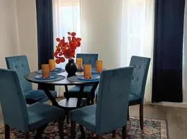 Peaceful Country Stay, Blue Home in Fresno