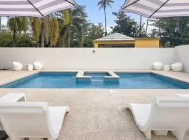 Culebrina Suite - Stunning 1 bedroom Suite steps from the beach