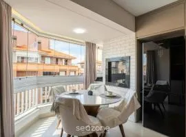 Modern apartment with barbecue in Jurerê IBI0401
