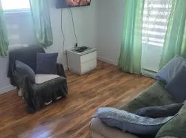 Downtown apartment next to highway netflix+wifi