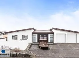 Peaceful Villa with Ocean View - Entire Home -Near KEF Airport