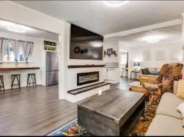 Pet Friendly Home with Hot Tub - Sleeps 8