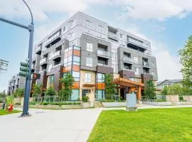 Downtown Townhouse Free Parking near SkyTrain