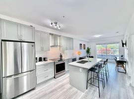 Downtown Condo near Vancouver Skytrain, khách sạn ở Surrey