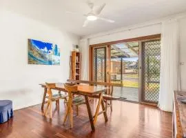 Lennox Beach Shack Classic Coastal Stay Near the Beach