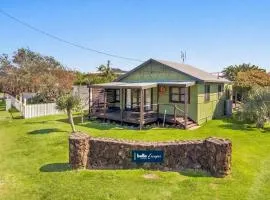 Lennox Beach Shack Classic Coastal Stay Near the Beach | Winter Escape Deal | Stay Longer & Save | 1 June – 31 August