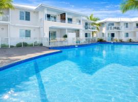 2 Bedroom Pacific Blue Poolside Escape - Oaks Port Stephens Pacific Blue Resort, Hotel in Salamander Bay