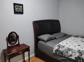 Grove 4- Queen bed with Private bathroom