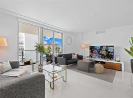 Luxury Condo with Rooftop Pool - 5-Min to Beach, Hotel in Miami Beach