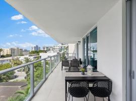 Luxury Condo with Rooftop Pool - 5-Min to Beach, Hotel in Miami Beach