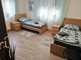 NEU Monteurhaus und Ferienhaus 5 Betten Parkplatz 24h Checkin, Hotel in Alsdorf