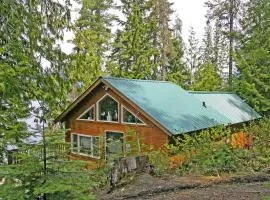 Lake Wenatchee Getaway - Lakefront Weekend Hideout Villa
