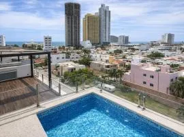 Rooftop with Jacuzzi 2 blocks from the beach