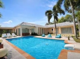 6BR Twin Pool Villas with Billiards Tong sala