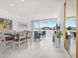 Great Location 3BR Condo walk to Beach & Downtown, hotel en Cabo San Lucas