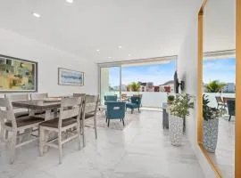 Great Location 3BR Condo walk to Beach & Downtown