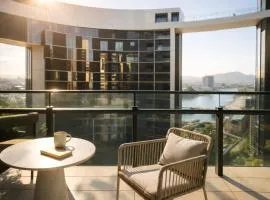 Bright & Calm Haven Lv 17 - w/ Sky & Balcony Views - Apartment