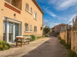 Studio climatisé proche parking gratuit, commerces et plages
