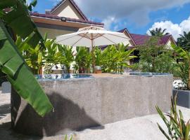 Ainthira Garden sauna & resort, hotell i Phangnga