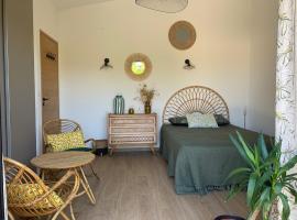 Appartement calme avec jardin et proche de l'aéroport, hotel a Bouguenais