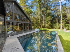 Mabel Perfect Noosa Hinterland Gem with Heated Pool, khách sạn ở Doonan