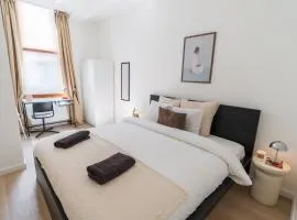 Stylish 1BR Apt, with Living Room in Central Ghent with WiFi & TV