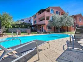 Faszinierendes Apartment nur 490 Meter zum Strand mit Meerblick, Pool, Spielplatz