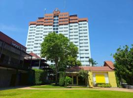 Hua Hin Grand Hotel and Plaza, hotel i Hua Hin