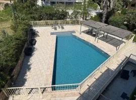 La Tour Génoise - Climatisé avec piscine partagée