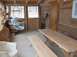 Chatka na samote v horách