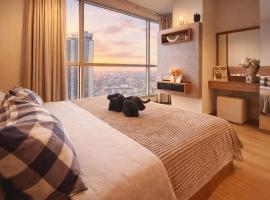 1 minute to the subway entrance Mrt Huai Khwang Most cozy room in this city central The condo has an infinity swimming pool and gym on the top floor, hotel en Bangkok