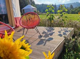 Glamping Niebiańska Osada Jurty Dolnośląskie, hotel di Polanica-Zdroj