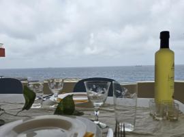 El Rosa The Cozy Beach Guesthouse in Batroun، فندق في البترون