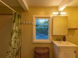 Bamboo Room Farm Stay in Haiku on Road to Hana