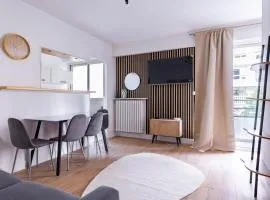Levallois 3 stars ,8 min walk Metro ,Spotless