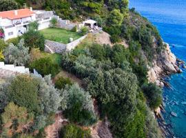 Villa Bienvenue Apartments, hotell i Kanapitsa
