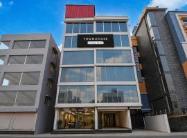 Super Townhouse Madhyamgram Chowmatha Bus Terminal Kolkata Formerly Star Guest House, hotelli kohteessa Dohāri