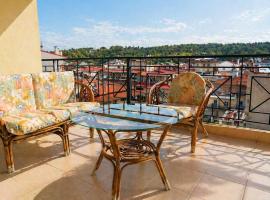 Central Grevena Retreat with Mountain Views, khách sạn ở Grevena