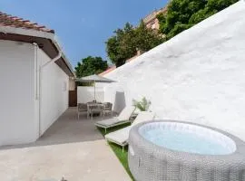 HostWise - Traditional House with Terrace