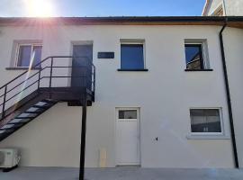 LAtelier Cosy - Charmant studio industriel rénové, hotel Bégrolles-en-Mauges városában