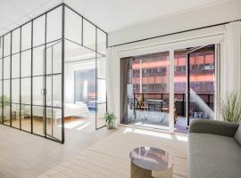 Exclusive Waterfront Luxury Apartment, hotel v Kodani