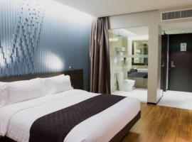 Hotel Radha, hotel en Ghaziabad
