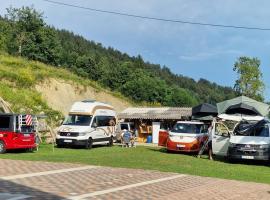 Camp Starshine near Bled, hótel í Begunje na Gorenjskem