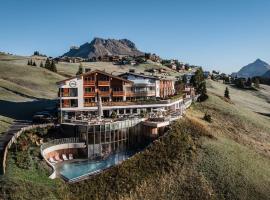 Hotel Goldener Berg, хотел в Лех ам Алберг